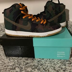 DUNK HIGH SB FIVEONEO